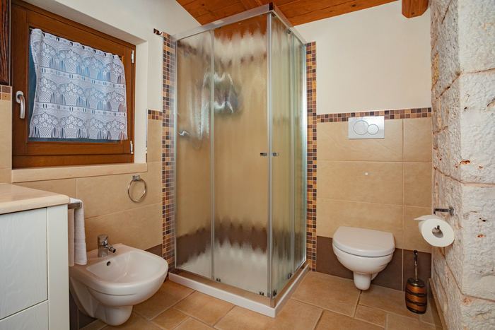 Il bagno con il box doccia